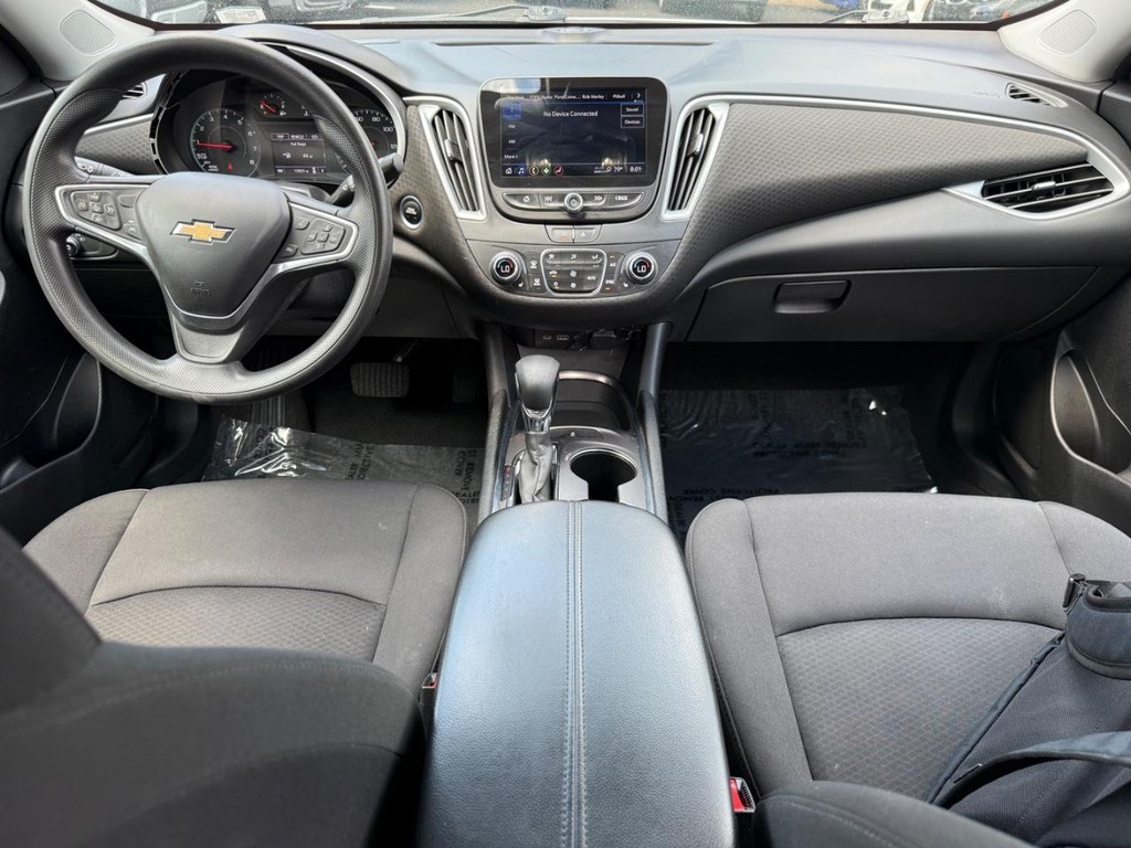 Chevrolet Malibu Vehicle Full-screen Gallery Image 11