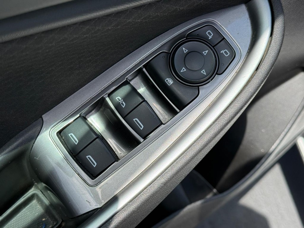 Chevrolet Malibu Vehicle Full-screen Gallery Image 15