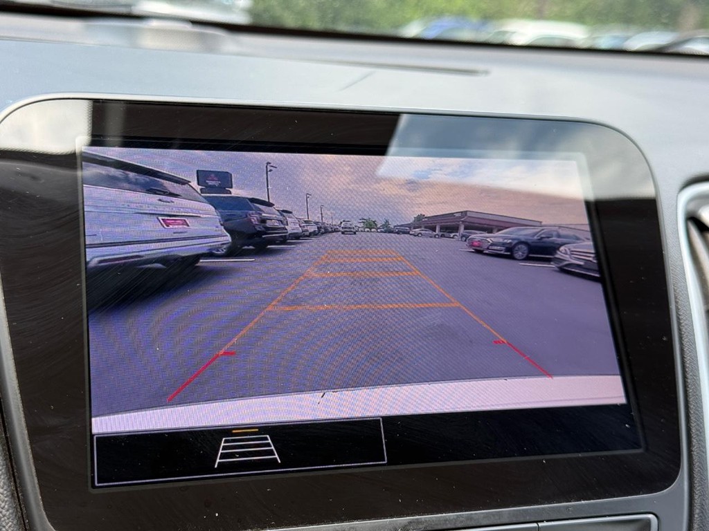Chevrolet Malibu Vehicle Full-screen Gallery Image 21
