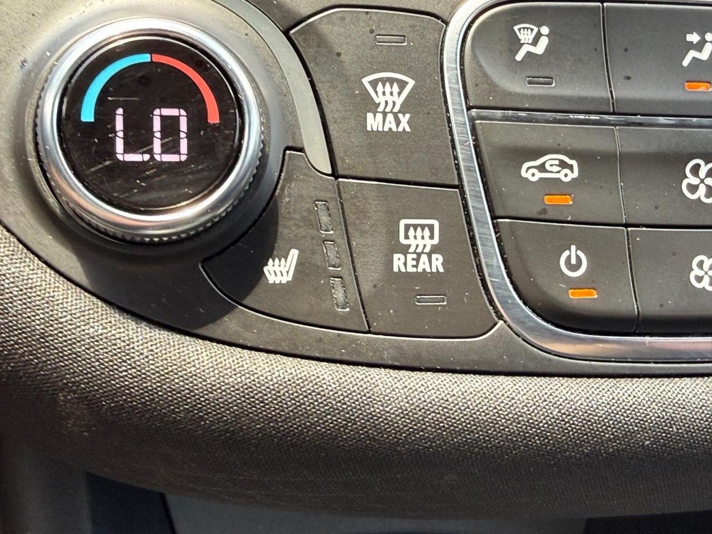 Chevrolet Malibu Vehicle Full-screen Gallery Image 22