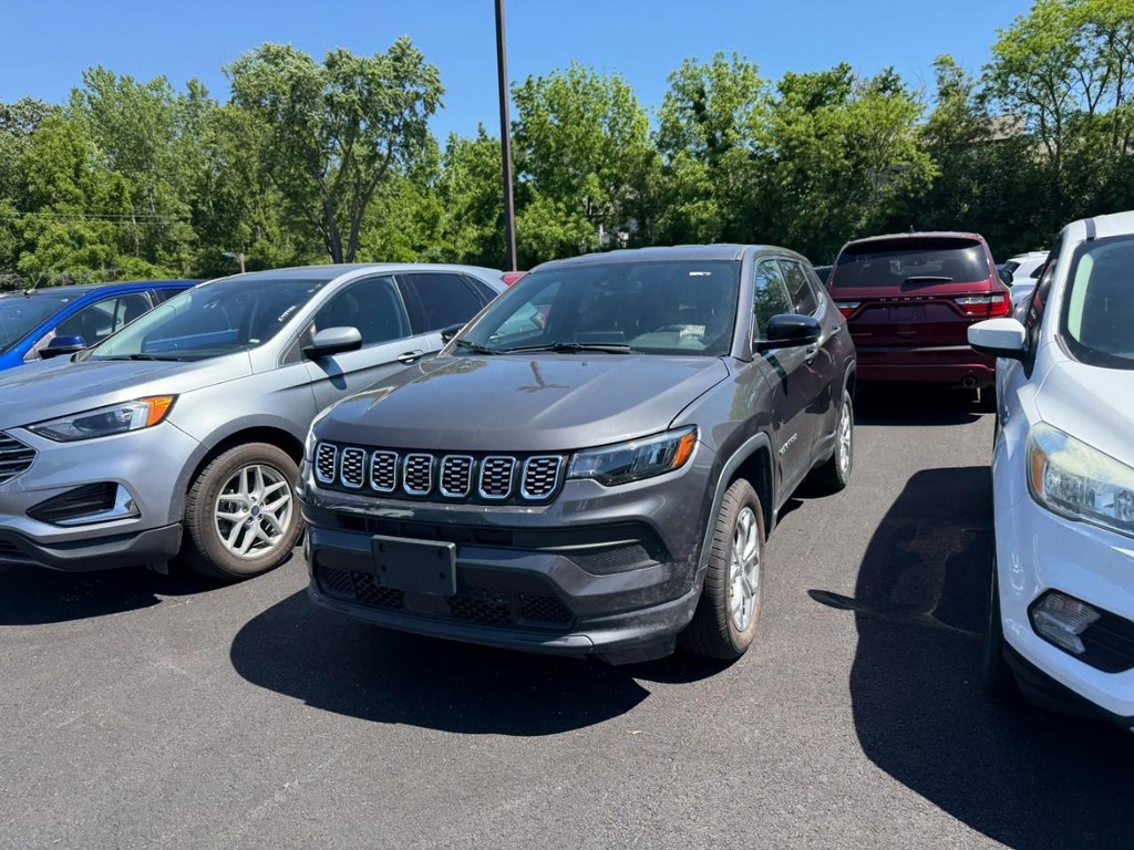 Jeep Compass Vehicle Full-screen Gallery Image 03