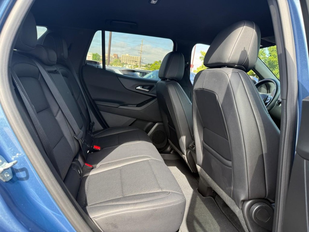 Chevrolet Equinox Vehicle Full-screen Gallery Image 11