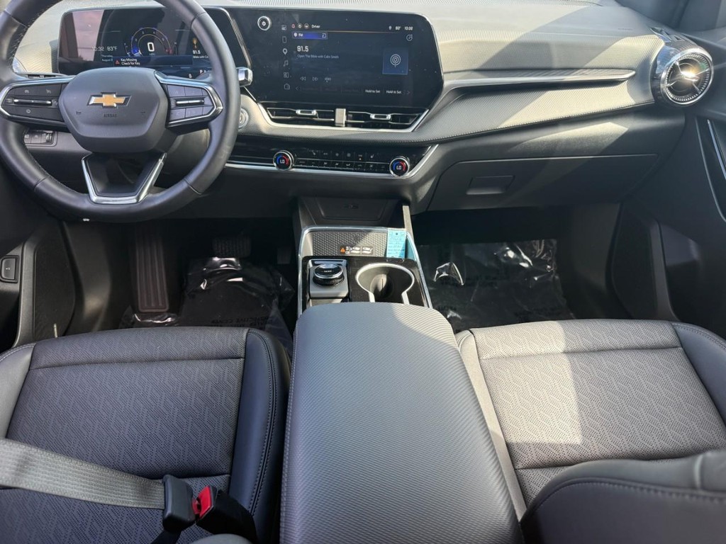 Chevrolet Equinox Vehicle Full-screen Gallery Image 12