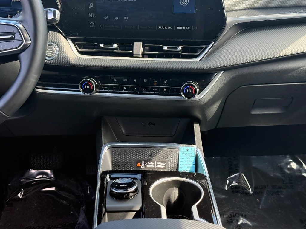 Chevrolet Equinox Vehicle Full-screen Gallery Image 15