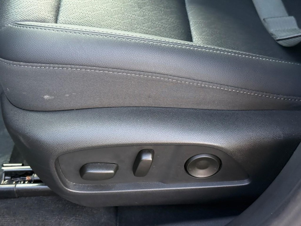 Chevrolet Equinox Vehicle Full-screen Gallery Image 19