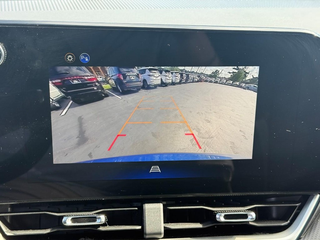 Chevrolet Equinox Vehicle Full-screen Gallery Image 24