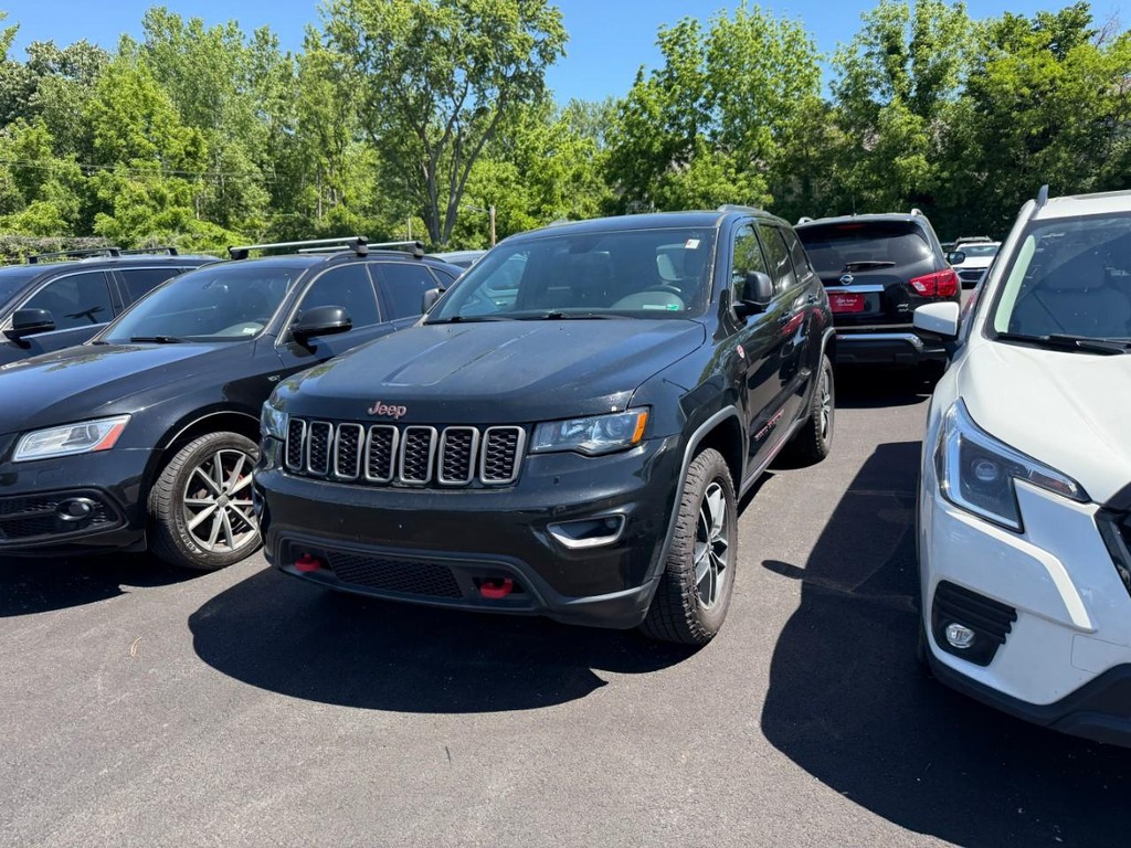 Jeep Grand Cherokee Vehicle Full-screen Gallery Image 02