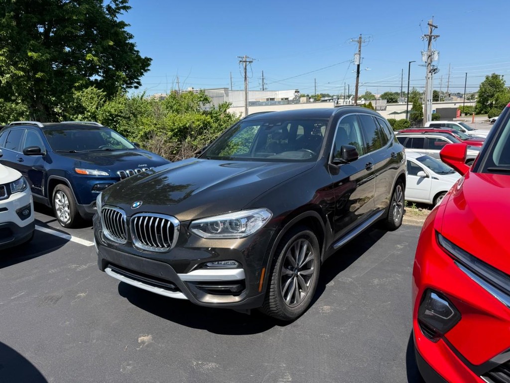 BMW X3 Vehicle Full-screen Gallery Image 02