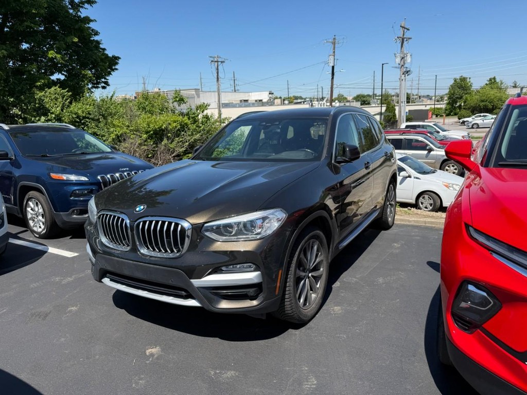 BMW X3 Vehicle Full-screen Gallery Image 03