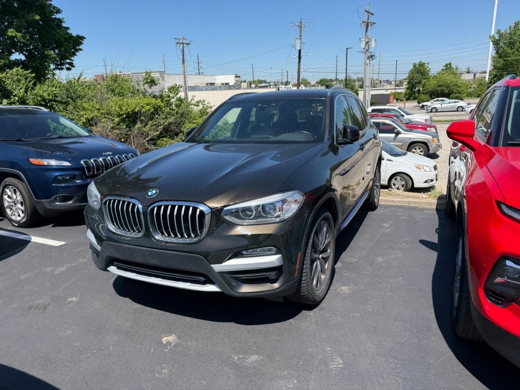 BMW X3 Vehicle Full-screen Gallery Image 04