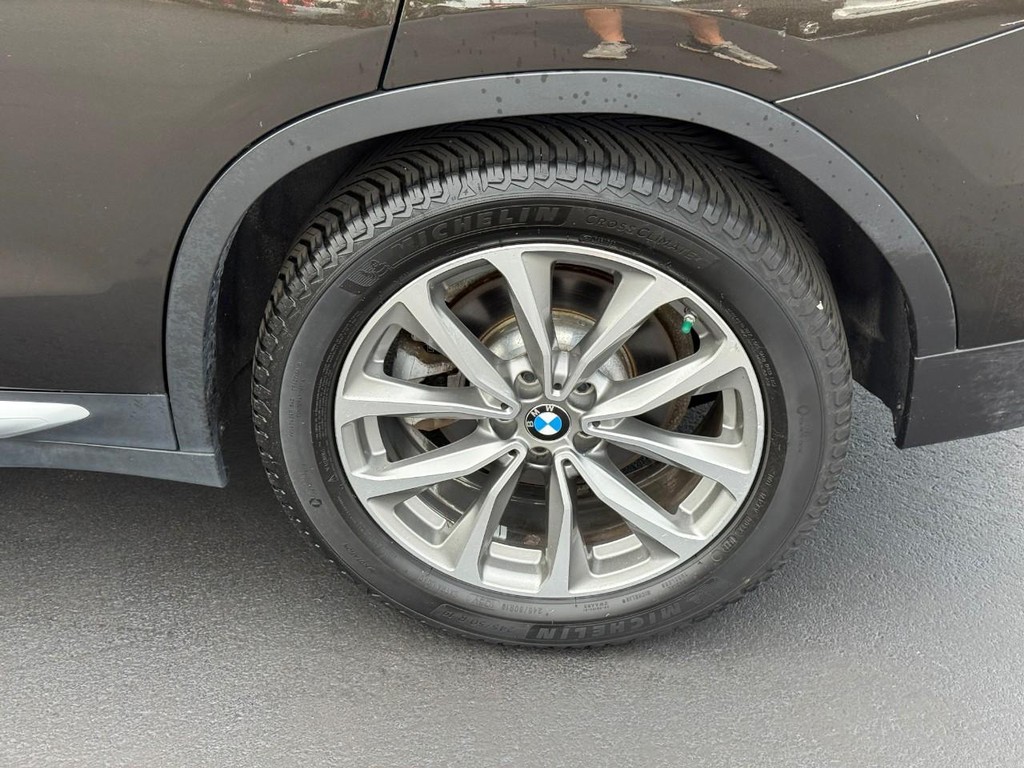 BMW X3 Vehicle Full-screen Gallery Image 05