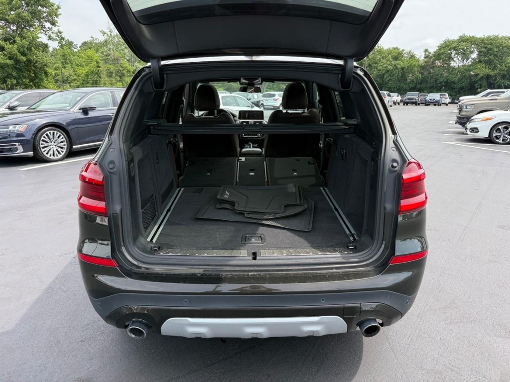 BMW X3 Vehicle Full-screen Gallery Image 06
