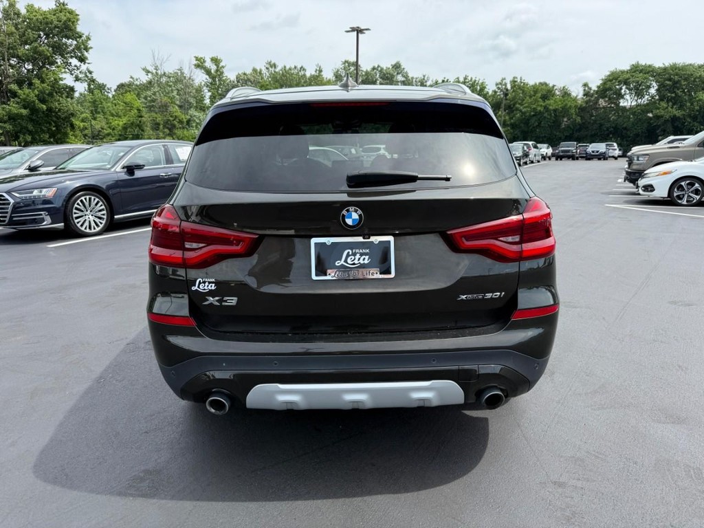 BMW X3 Vehicle Full-screen Gallery Image 07