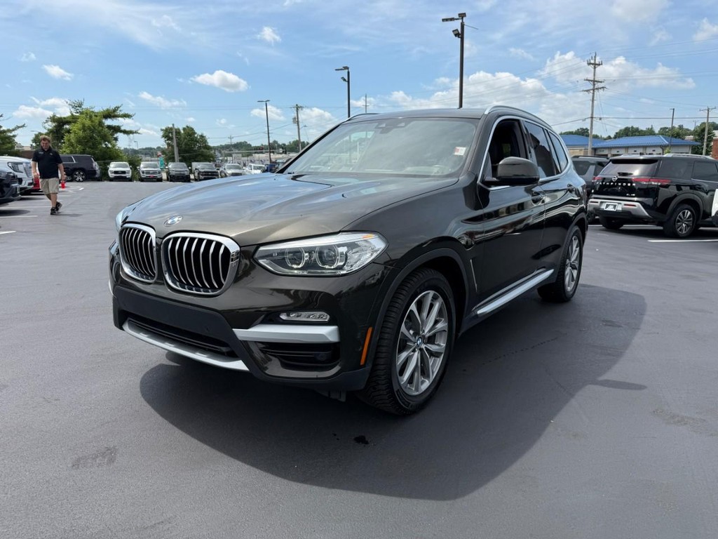 BMW X3 Vehicle Full-screen Gallery Image 08