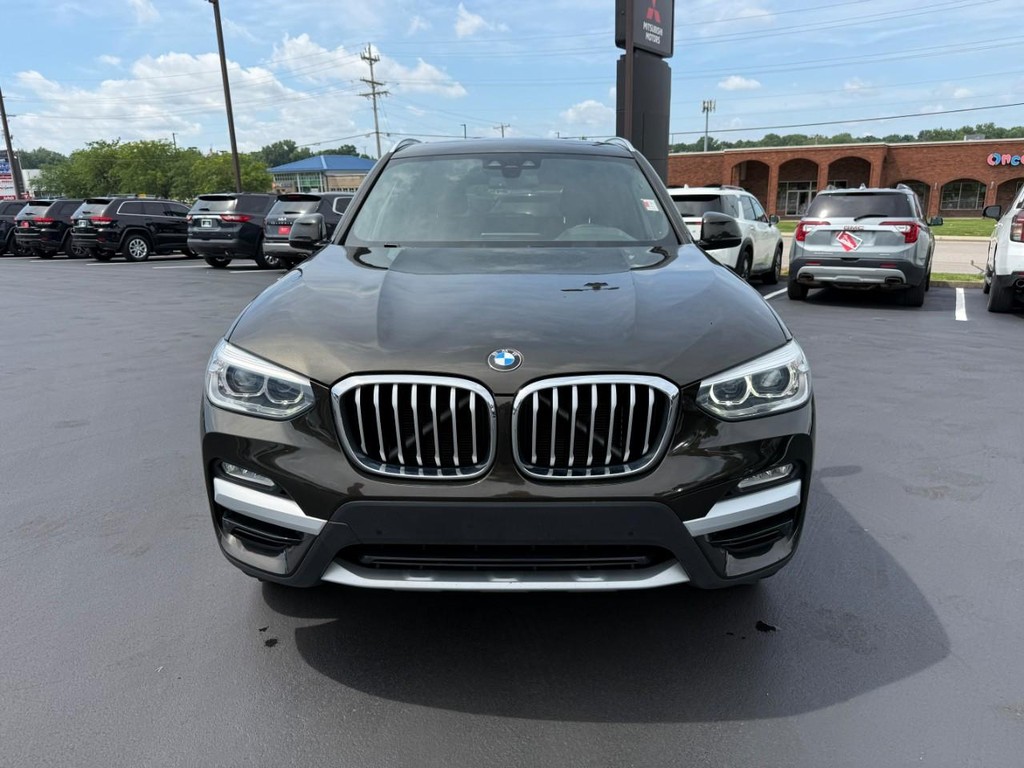 BMW X3 Vehicle Full-screen Gallery Image 09