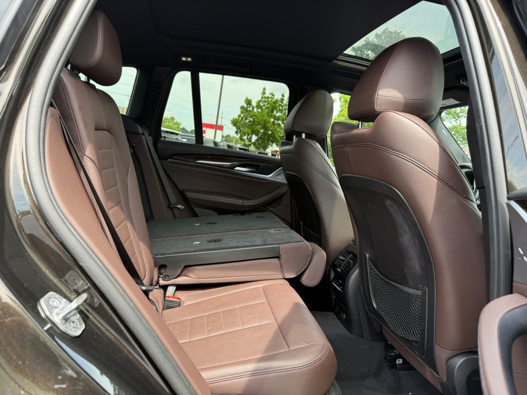BMW X3 Vehicle Full-screen Gallery Image 10