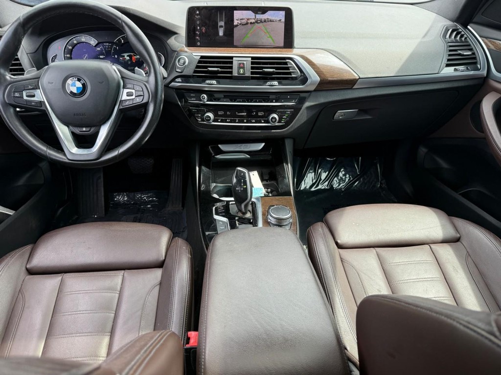BMW X3 Vehicle Full-screen Gallery Image 11