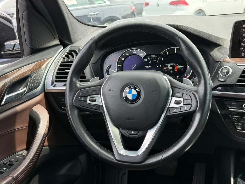 BMW X3 Vehicle Full-screen Gallery Image 12