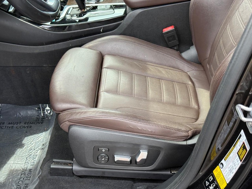 BMW X3 Vehicle Full-screen Gallery Image 18