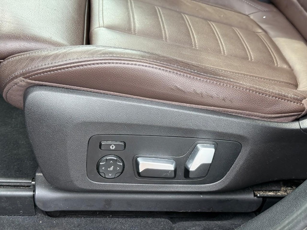 BMW X3 Vehicle Full-screen Gallery Image 19