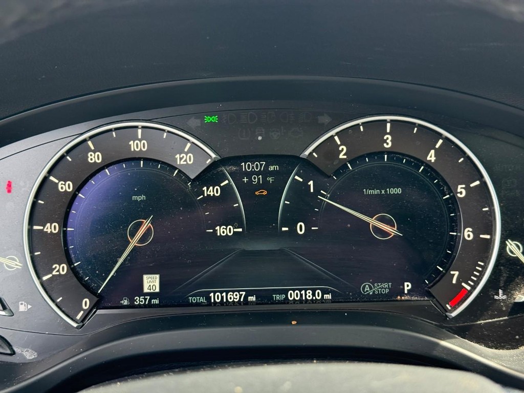 BMW X3 Vehicle Full-screen Gallery Image 21