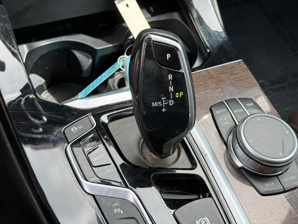BMW X3 Vehicle Full-screen Gallery Image 22