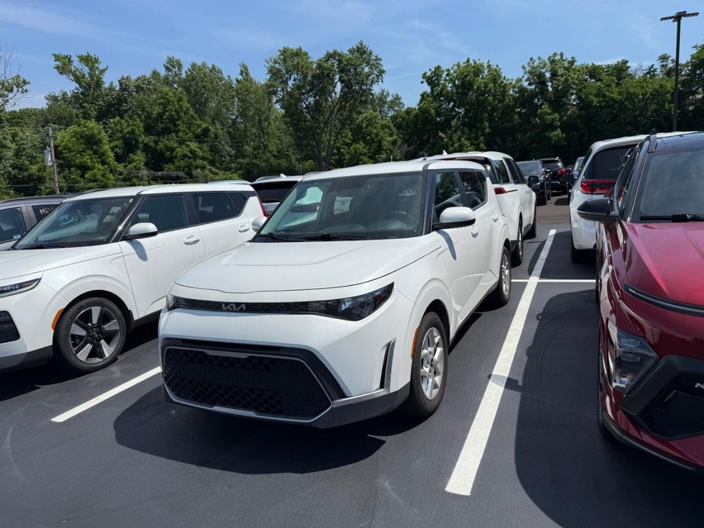 Kia Soul Vehicle Full-screen Gallery Image 02