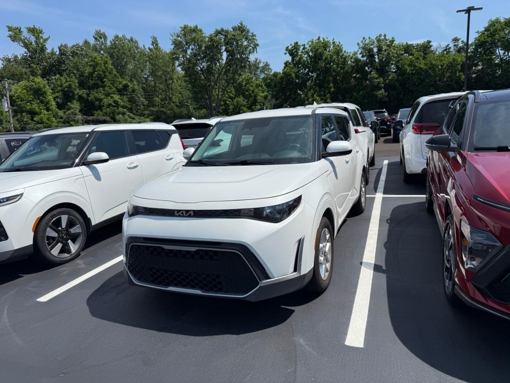 Kia Soul Vehicle Full-screen Gallery Image 03