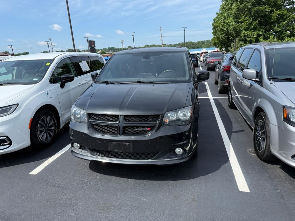 Dodge Grand Caravan Vehicle Full-screen Gallery Image 02