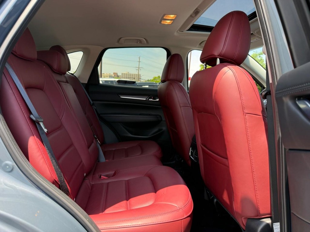 Mazda CX-5 Vehicle Full-screen Gallery Image 10