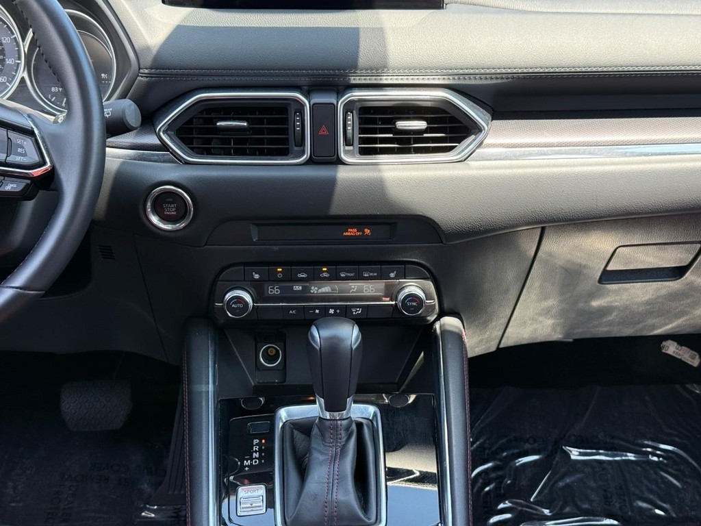 Mazda CX-5 Vehicle Full-screen Gallery Image 14