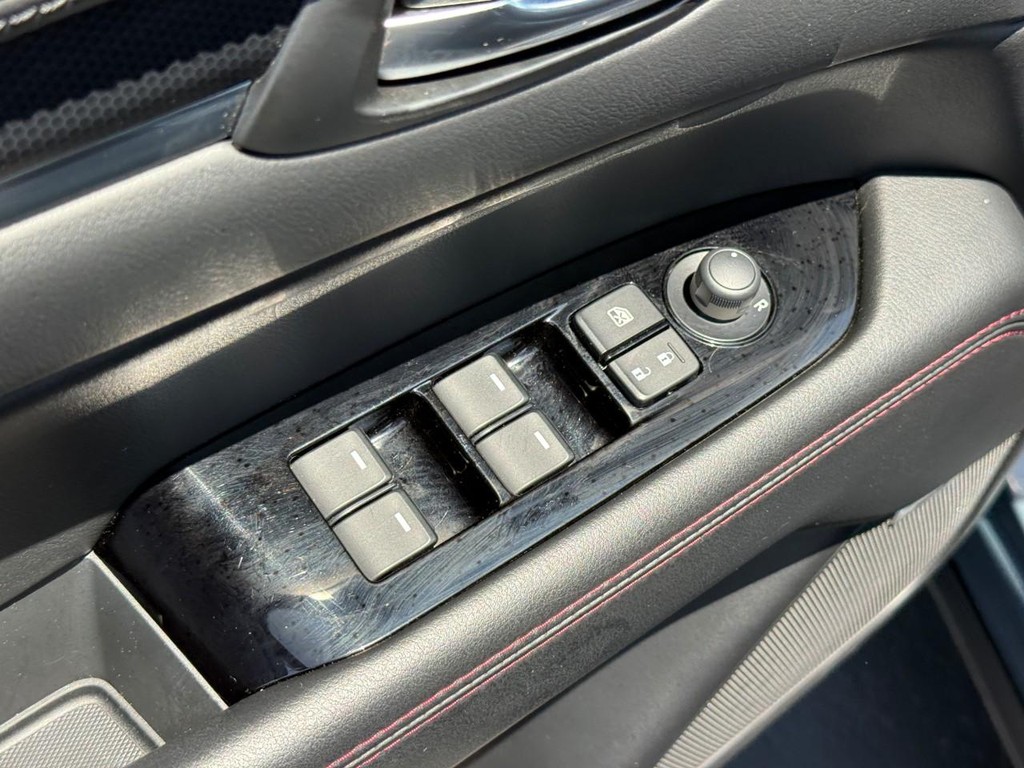 Mazda CX-5 Vehicle Full-screen Gallery Image 17