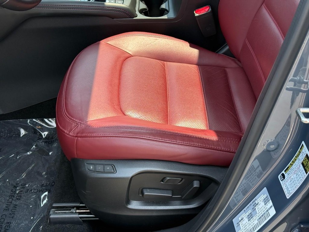 Mazda CX-5 Vehicle Full-screen Gallery Image 18