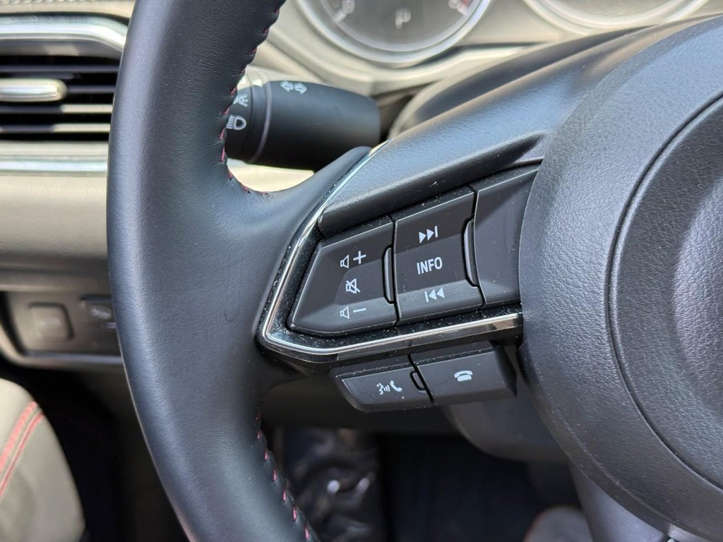 Mazda CX-5 Vehicle Full-screen Gallery Image 20
