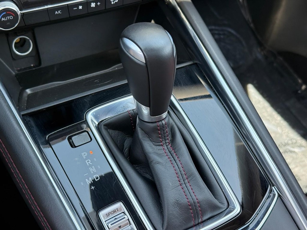 Mazda CX-5 Vehicle Full-screen Gallery Image 23