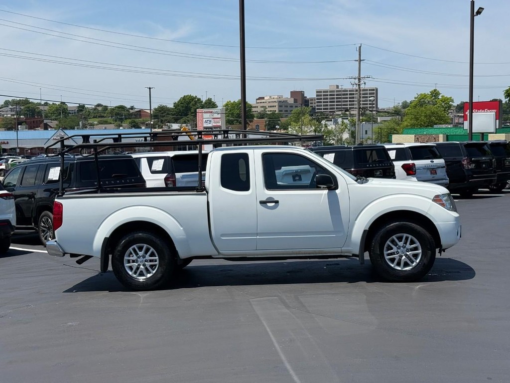 Nissan Frontier Vehicle Full-screen Gallery Image 02
