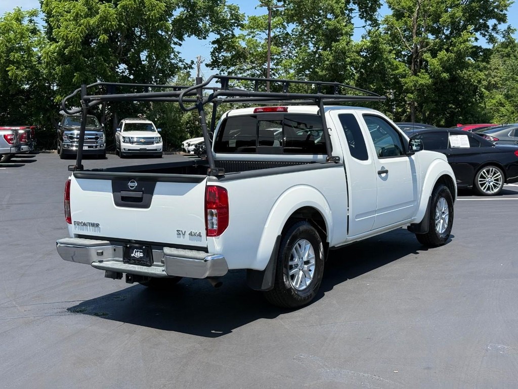 Nissan Frontier Vehicle Full-screen Gallery Image 03