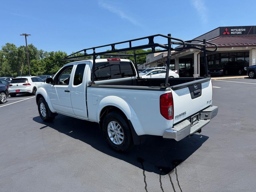 Nissan Frontier Vehicle Full-screen Gallery Image 04