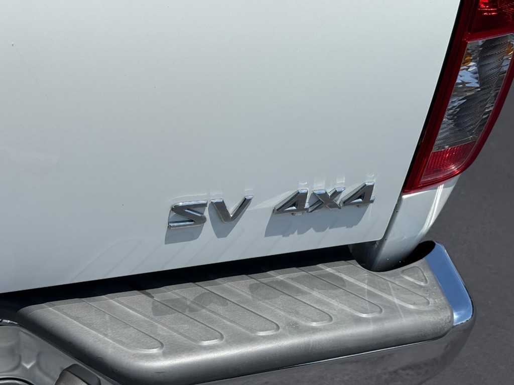 Nissan Frontier Vehicle Full-screen Gallery Image 06