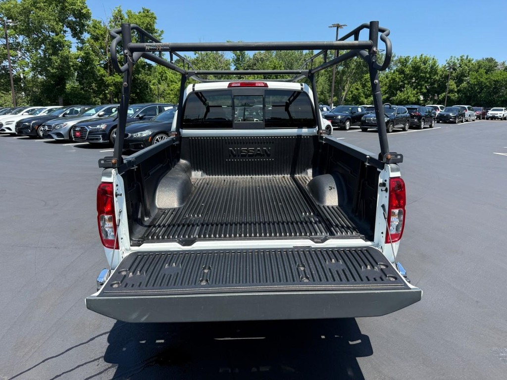 Nissan Frontier Vehicle Full-screen Gallery Image 07