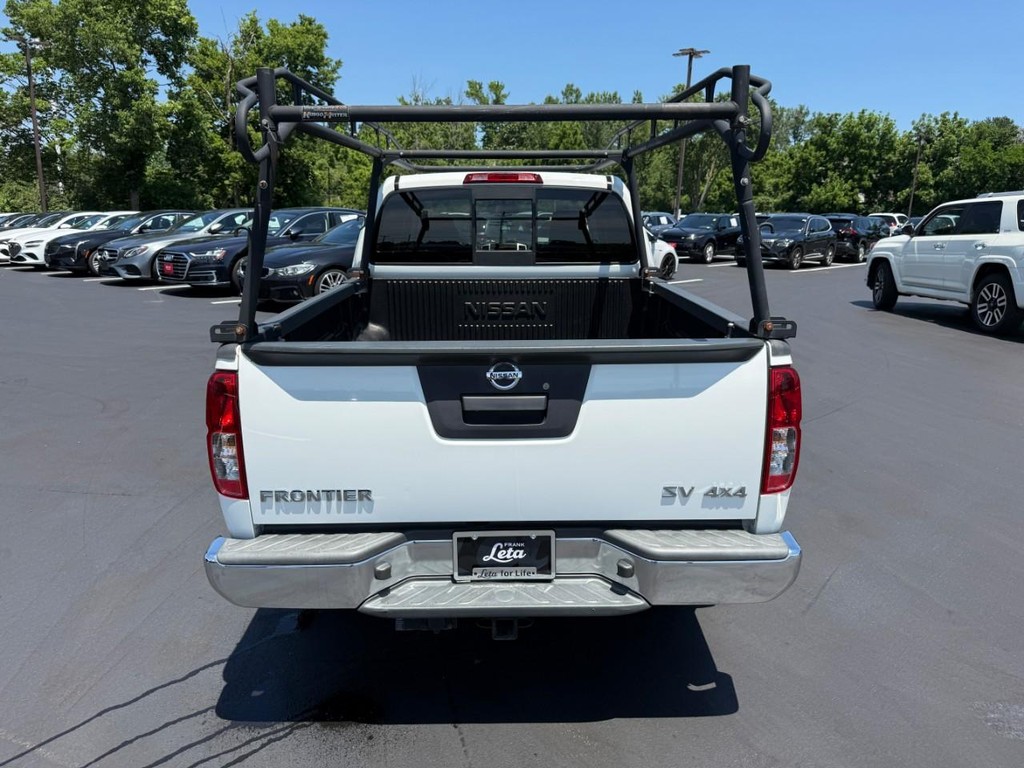 Nissan Frontier Vehicle Full-screen Gallery Image 08