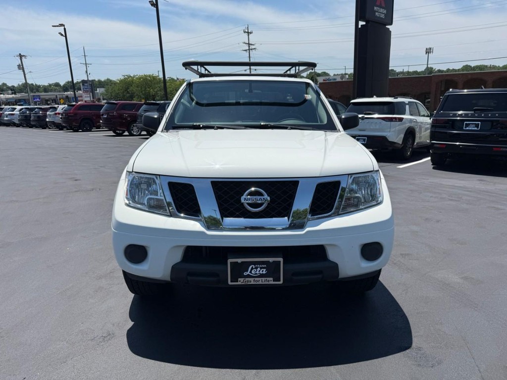 Nissan Frontier Vehicle Full-screen Gallery Image 10