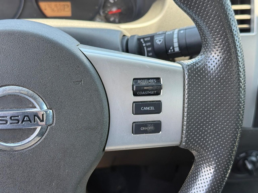 Nissan Frontier Vehicle Full-screen Gallery Image 17