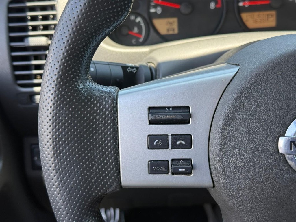 Nissan Frontier Vehicle Full-screen Gallery Image 18