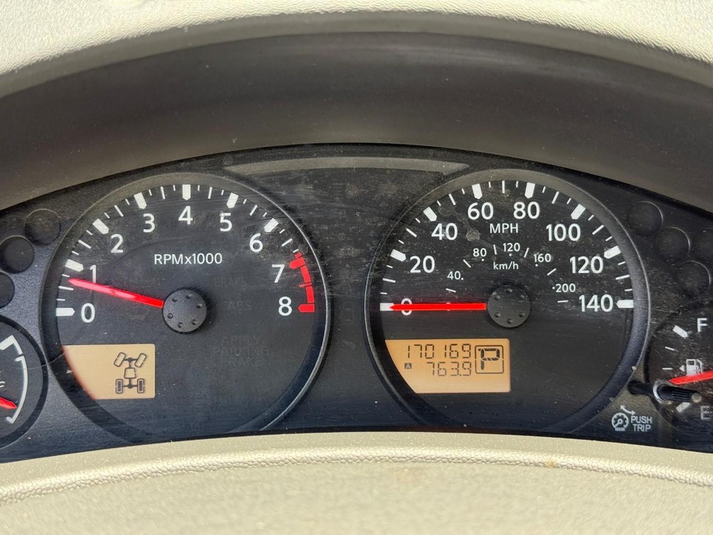 Nissan Frontier Vehicle Full-screen Gallery Image 19