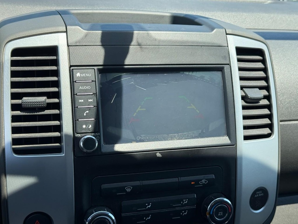 Nissan Frontier Vehicle Full-screen Gallery Image 20