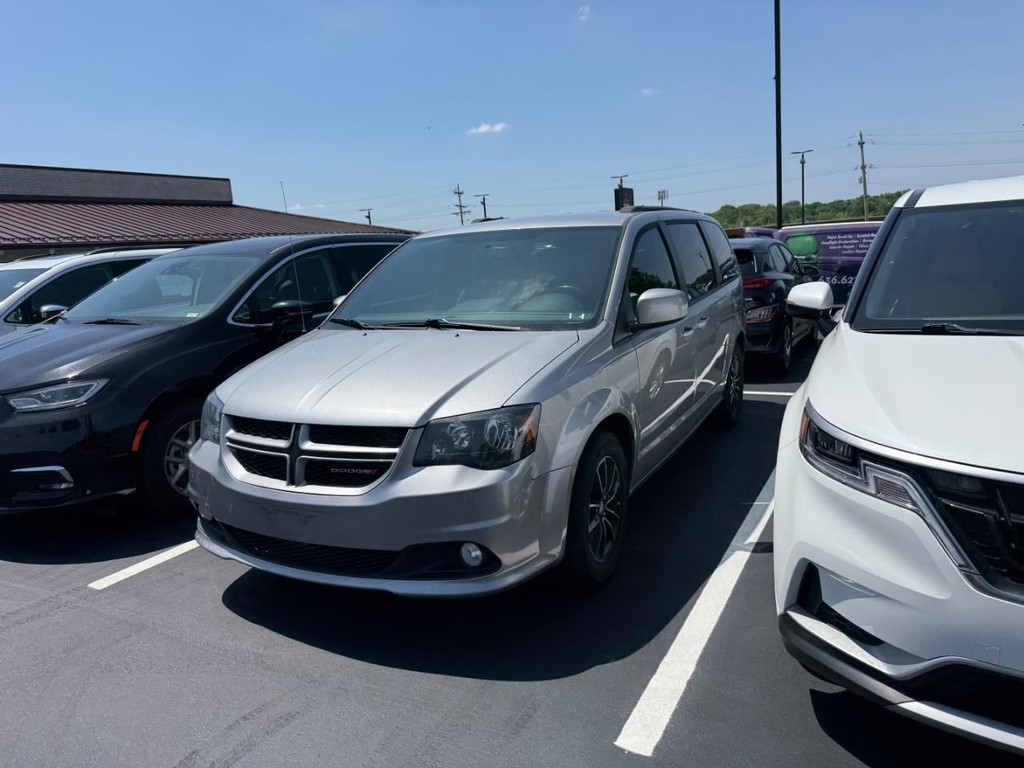 Dodge Grand Caravan Vehicle Full-screen Gallery Image 02