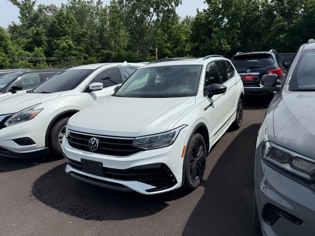 Volkswagen Tiguan Vehicle Full-screen Gallery Image 02