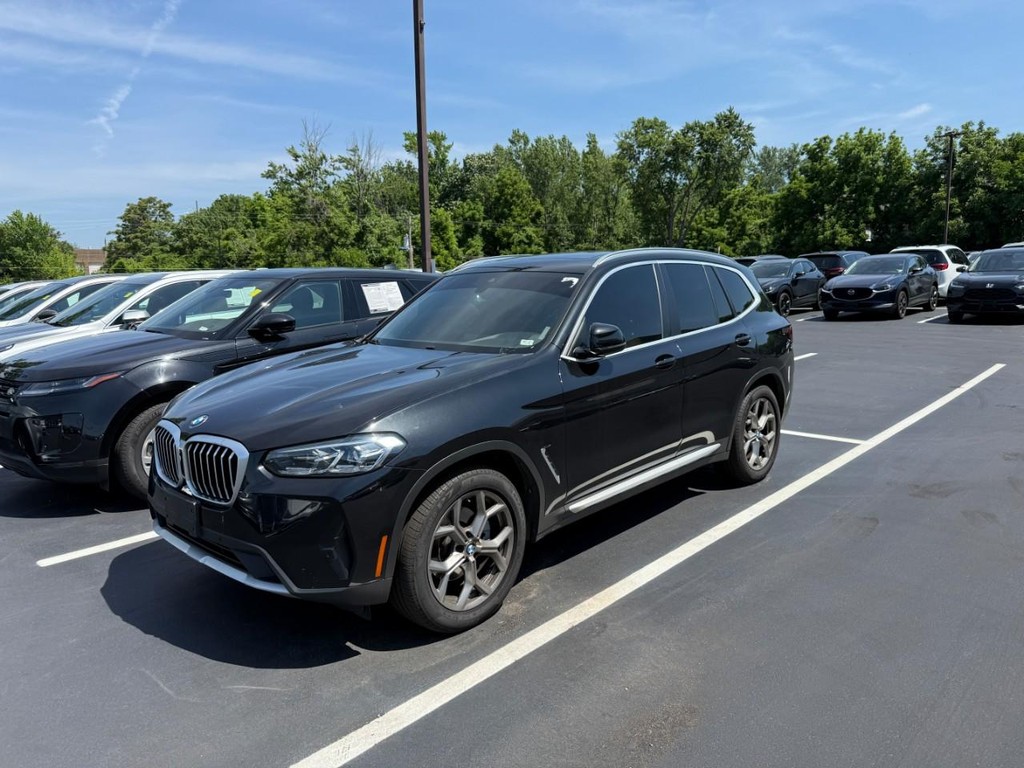 BMW X3 Vehicle Full-screen Gallery Image 01