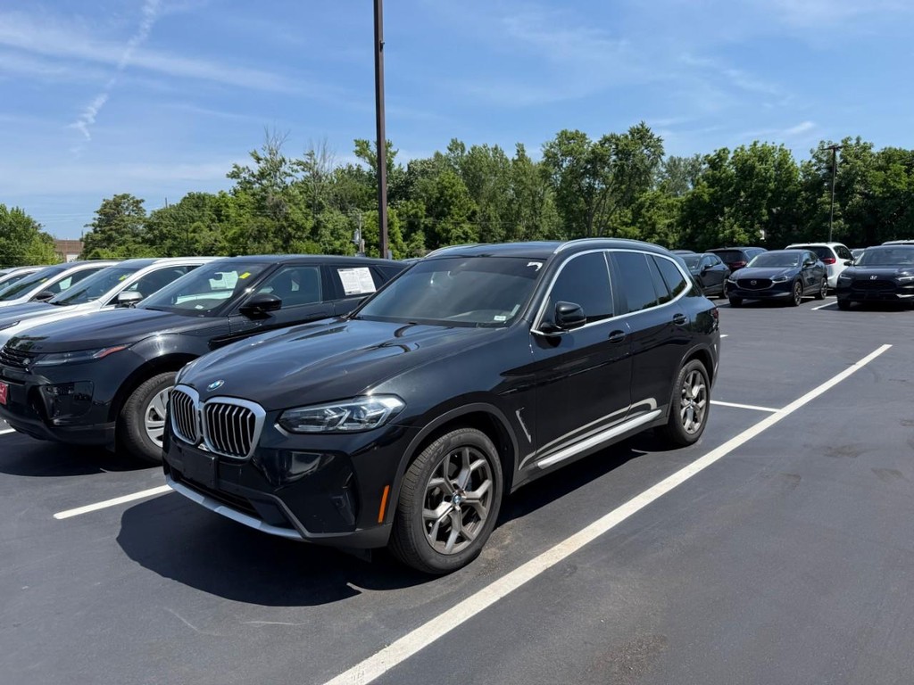 BMW X3 Vehicle Full-screen Gallery Image 02